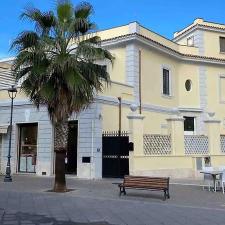 Rome, Beautiful Apartment In A Vintage Building Lido di Ostia Exterior photo