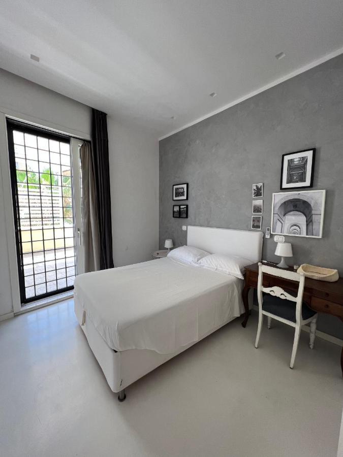 Rome, Beautiful Apartment In A Vintage Building Lido di Ostia Exterior photo