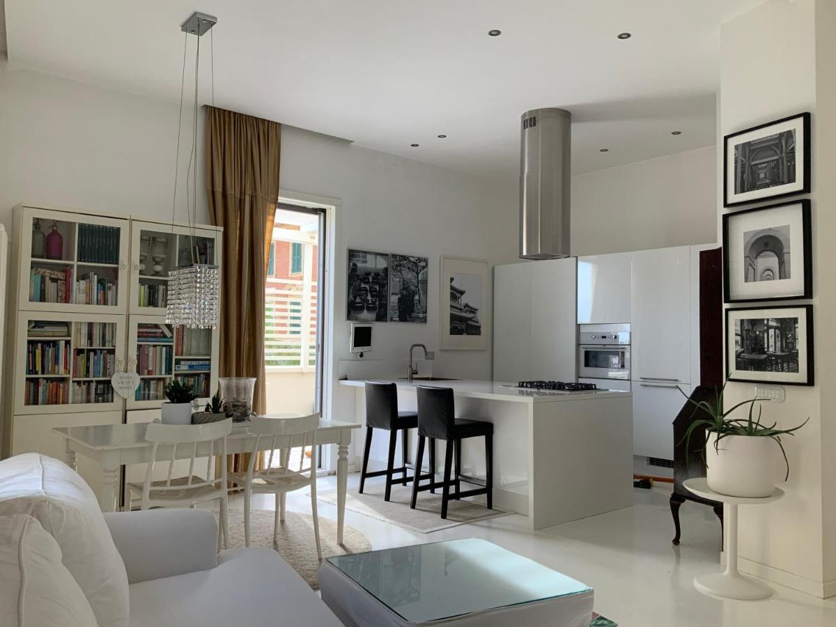 Rome, Beautiful Apartment In A Vintage Building Lido di Ostia Exterior photo