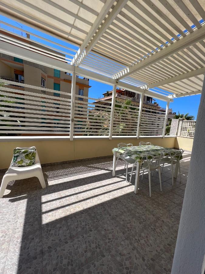 Rome, Beautiful Apartment In A Vintage Building Lido di Ostia Exterior photo