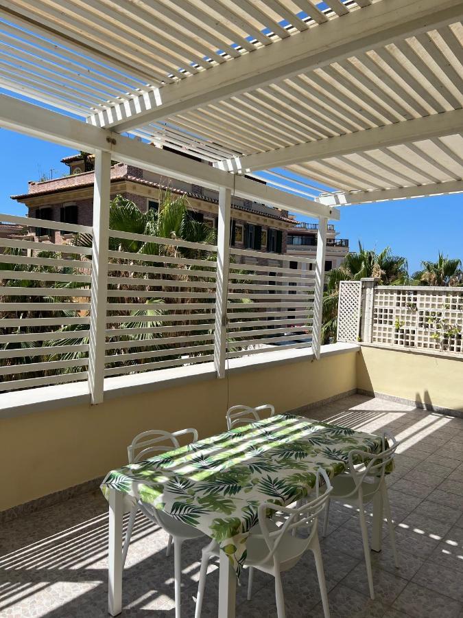 Rome, Beautiful Apartment In A Vintage Building Lido di Ostia Exterior photo