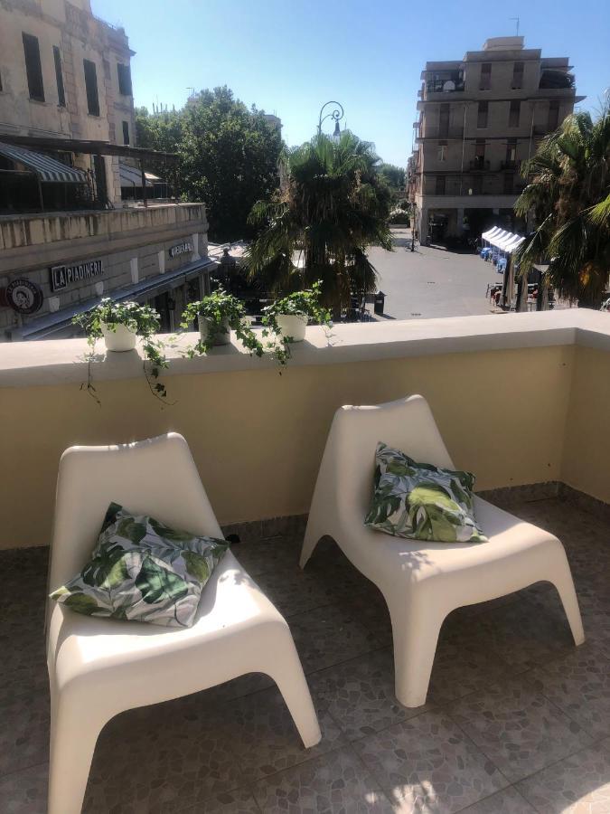 Rome, Beautiful Apartment In A Vintage Building Lido di Ostia Exterior photo