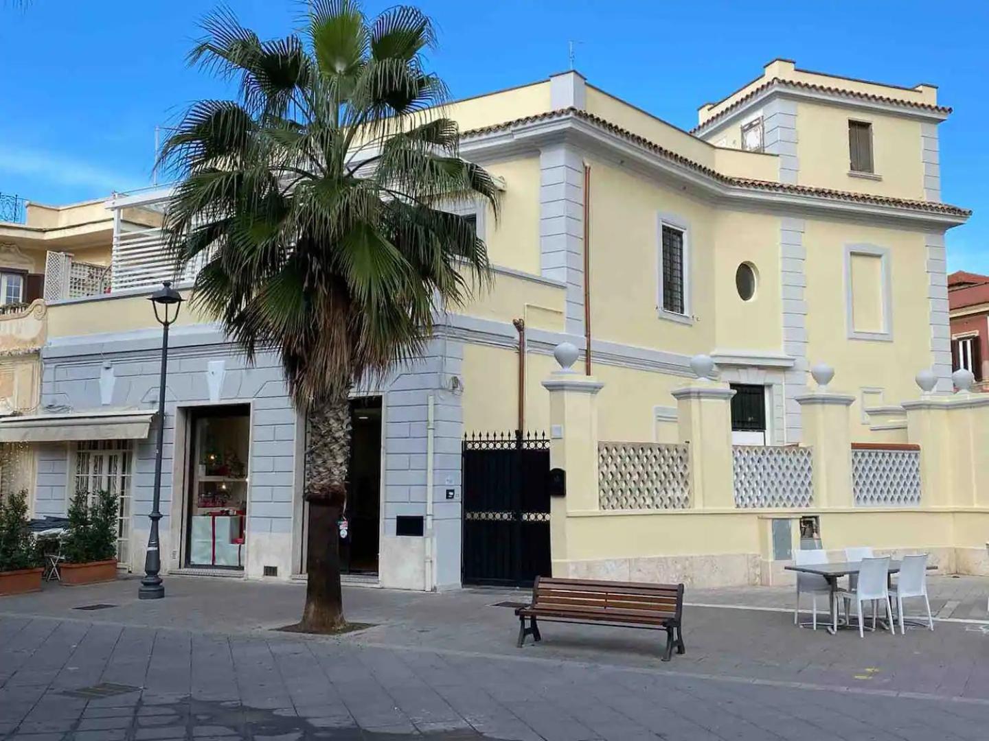 Rome, Beautiful Apartment In A Vintage Building Lido di Ostia Exterior photo