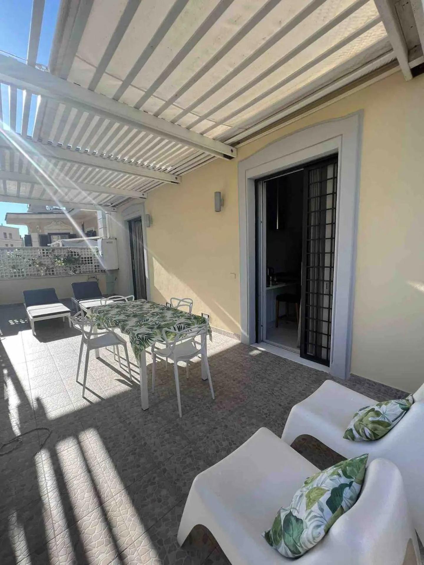 Rome, Beautiful Apartment In A Vintage Building Lido di Ostia Exterior photo