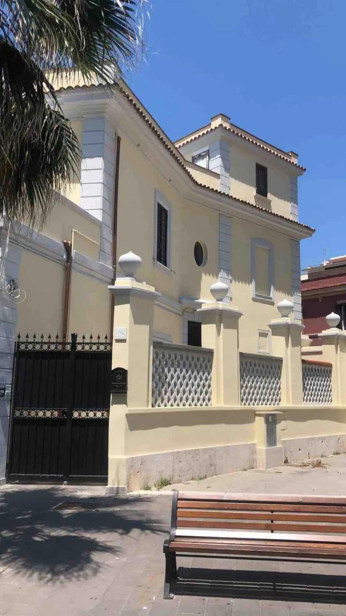 Rome, Beautiful Apartment In A Vintage Building Lido di Ostia Exterior photo