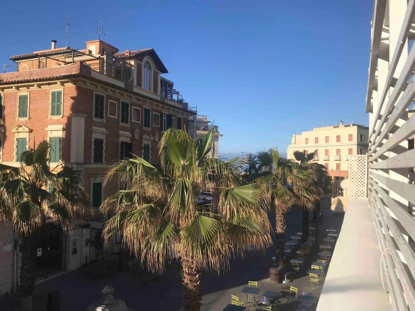 Rome, Beautiful Apartment In A Vintage Building Lido di Ostia Exterior photo